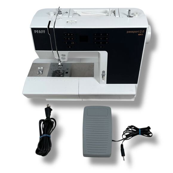 Pfaff Passport 2.0 Sewing Machine IDT System Compact FOR PARTS OR REPAIR READ - Picture 1 of 12